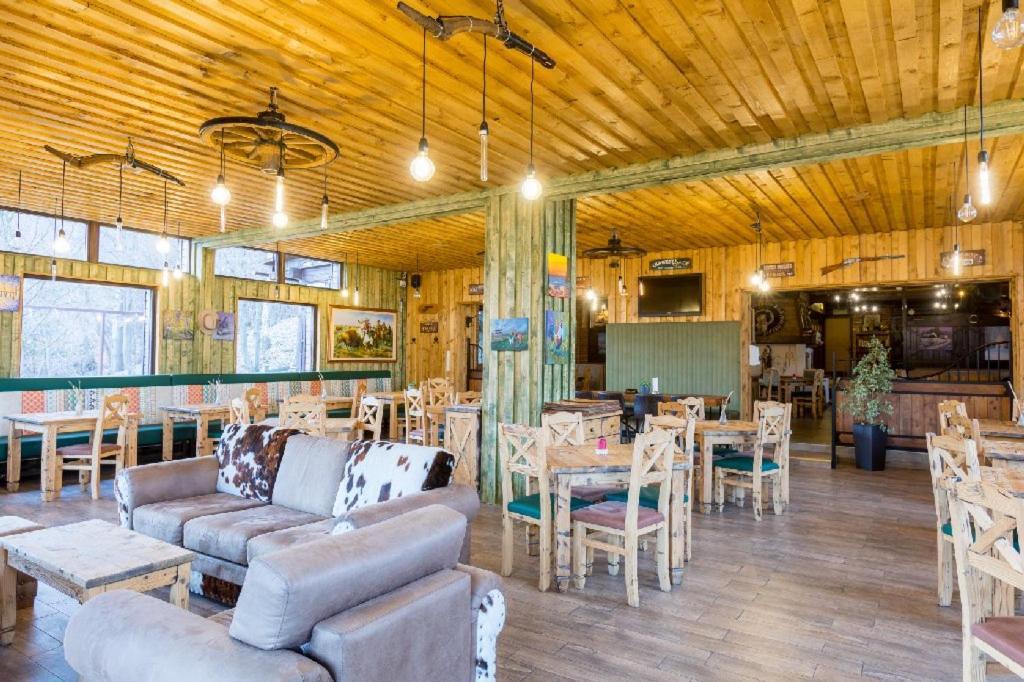 ホテル Maggie'S Ranch Rîşnov エクステリア 写真