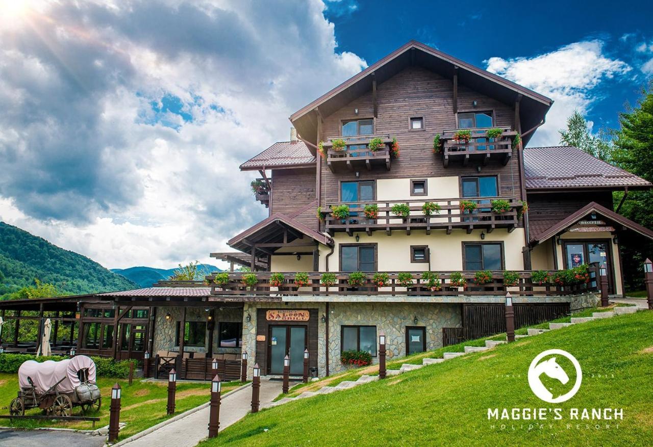 ホテル Maggie'S Ranch Rîşnov エクステリア 写真